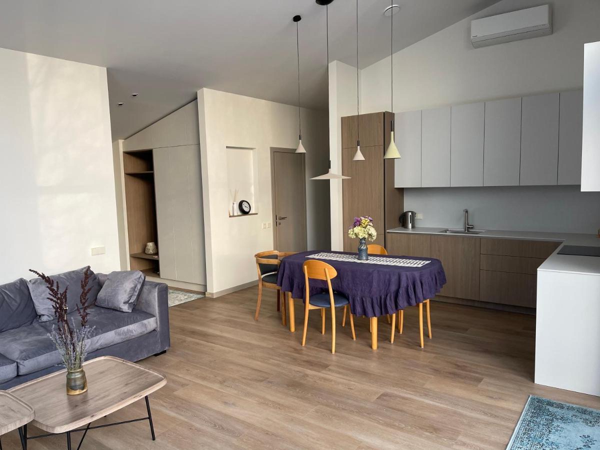 Pine House Apartman Zujunai Kültér fotó